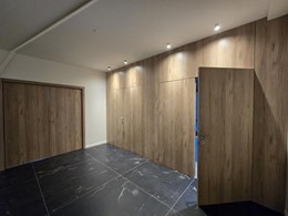 panelado con puertas enrasadas